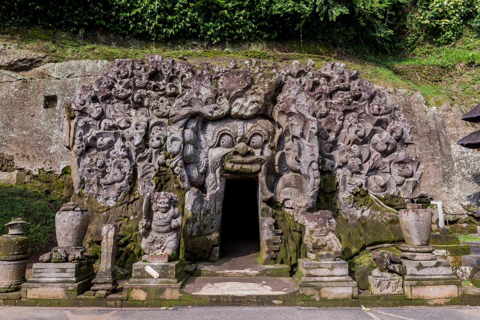 paket-wisata-bali-pura-goa-gajah-sewa-mobil-cosmo-bali-tour