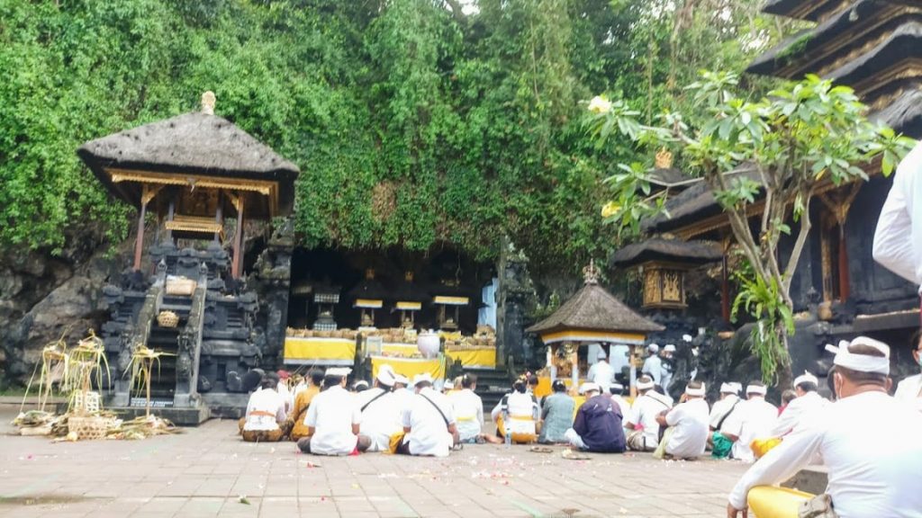 Pura Goa Lawah - Paket Wisata Bali - sewa mobil bali