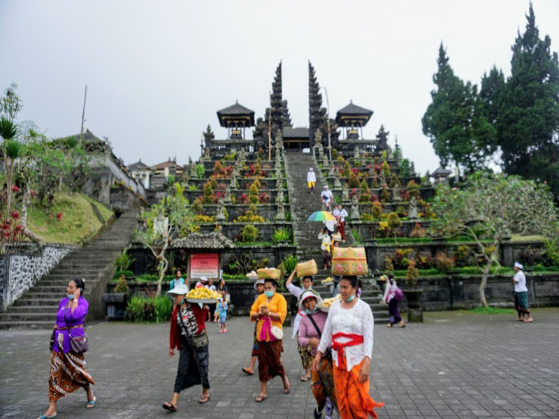 Pura-Besakih-Sewa-Mobil-Bali