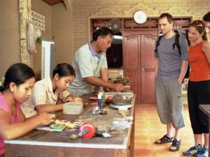 Desa-Kerajinan-Seni-Tradisional-Ubud-Sewa-Mobil-Bali