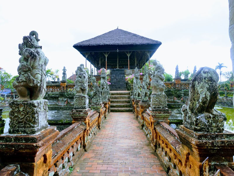 kerta gosa klungkung - sewa mobil bali
