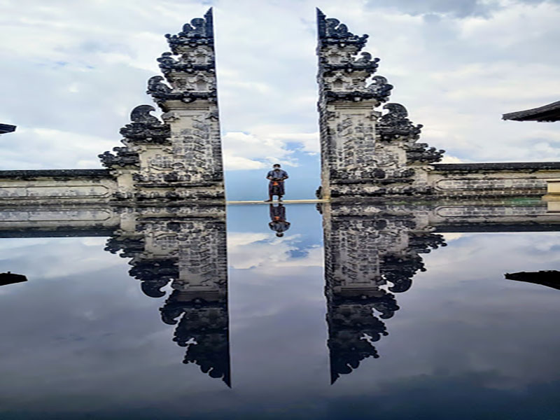 Pura-Luhur-Lempuyang-Sewa-Mobil-Bali