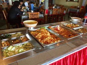 Makan-Siang-di-Bedugul-Sewa-Mobil-di-Bali