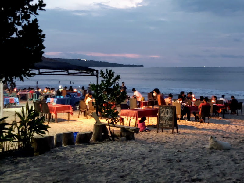 Makan Malam Di Pantai Jimbaran - Paket Wisata Bali