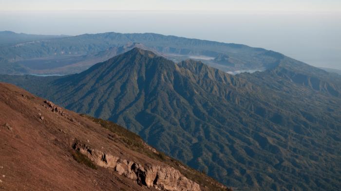 Mendaki Gunung Abang - Paket Wisata Bali