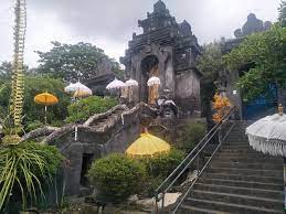 Tirta Yatra di Pulau Jawa - Pura Giri Wisesa