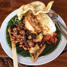 Paket Wisata Bali - Warung Nasi Ayam “Kedewatan Ibu Mangku” di sekitar Objek Wisata Ubud