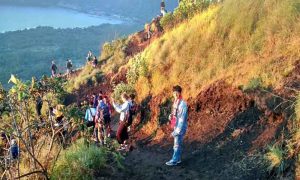 Mendaki Gunung Batur dan Pura Tirta Empul