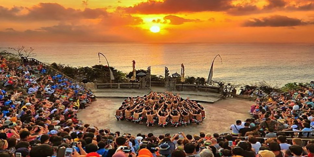 Tari kecak - Paket Wisata Bali - sewa mobil bali