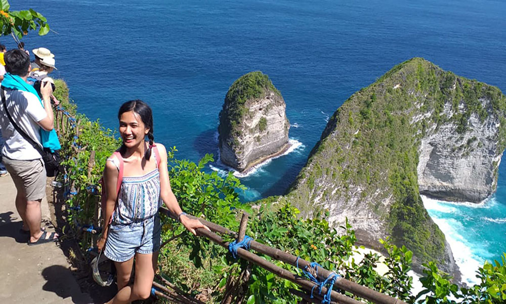 Pantai kelingking - Nusa Penida Paket Wisata Bali- sewa mobil bali