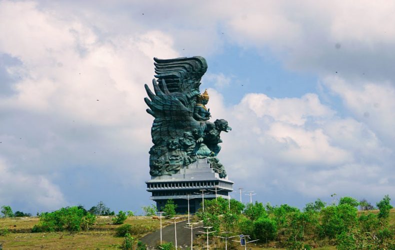 Garuda Wisnu Kencana - Paket Wisata Bali - sewa mobil bali