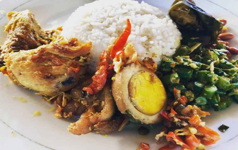 Nasi Ayam Bu Oki - Paket Wisata ke Bali - sewa mobil bali