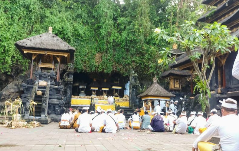 Pura Goa Lawah - Paket Wisata Bali - sewa mobil bali