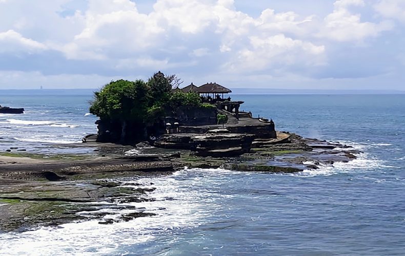 Pura Tanah Lot - Paket Wisata ke Bali - sewa mobil bali